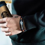 Bratara din piele  Chitara cu inele rosu galben Bratara din piele  Chitara cu inele rosu galben