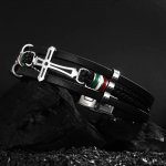 Brățară Unisex din Piele Neagră cu Cruce din Oțel Inoxidabil – Simbol al Forței și Credinței Brățară Unisex din Piele Neagră cu Cruce din Oțel Inoxidabil – Simbol al Forței și Credinței